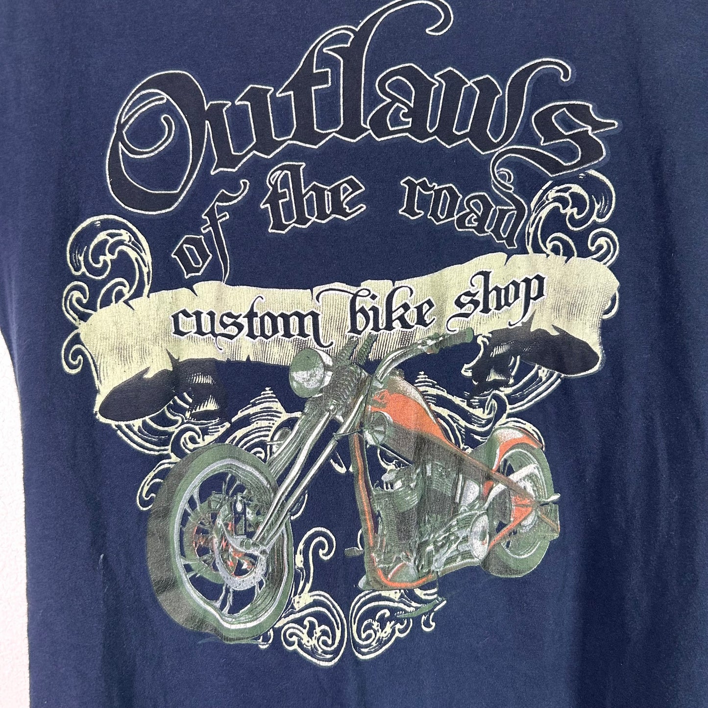 Gildan Outlaws graphic tee Tops