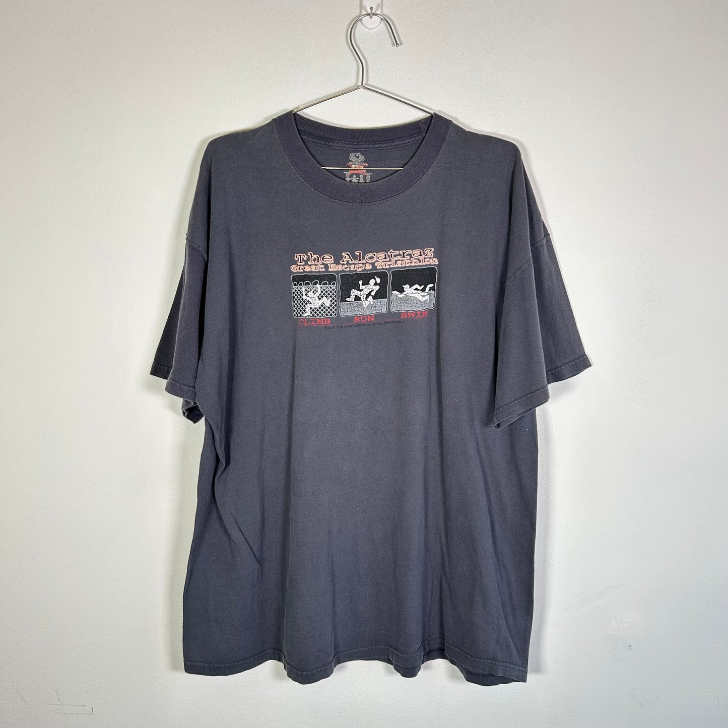 Fruit of the Loom Alcatraz graphic tee Tops
