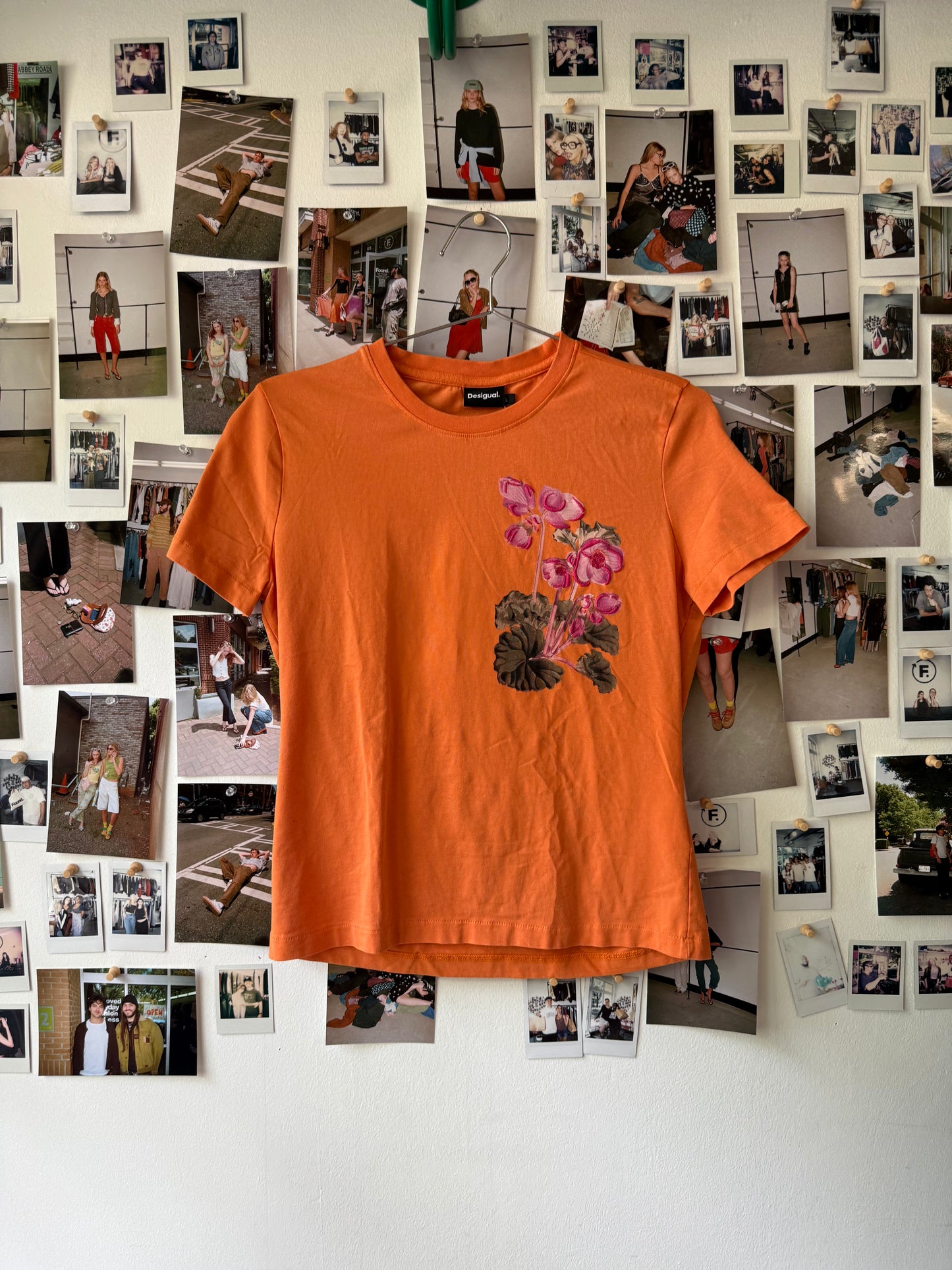 designual  graphic tee Tops